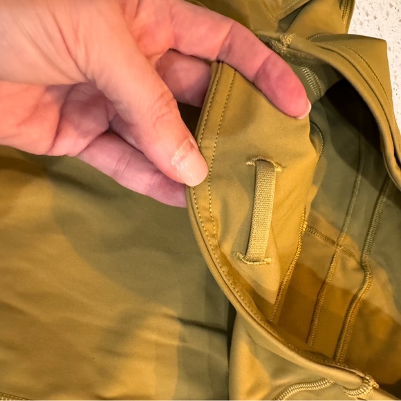 Lulu lemon Size 6 Fast and Free HR Tight in Grape Leaf - Picture 6 of 7